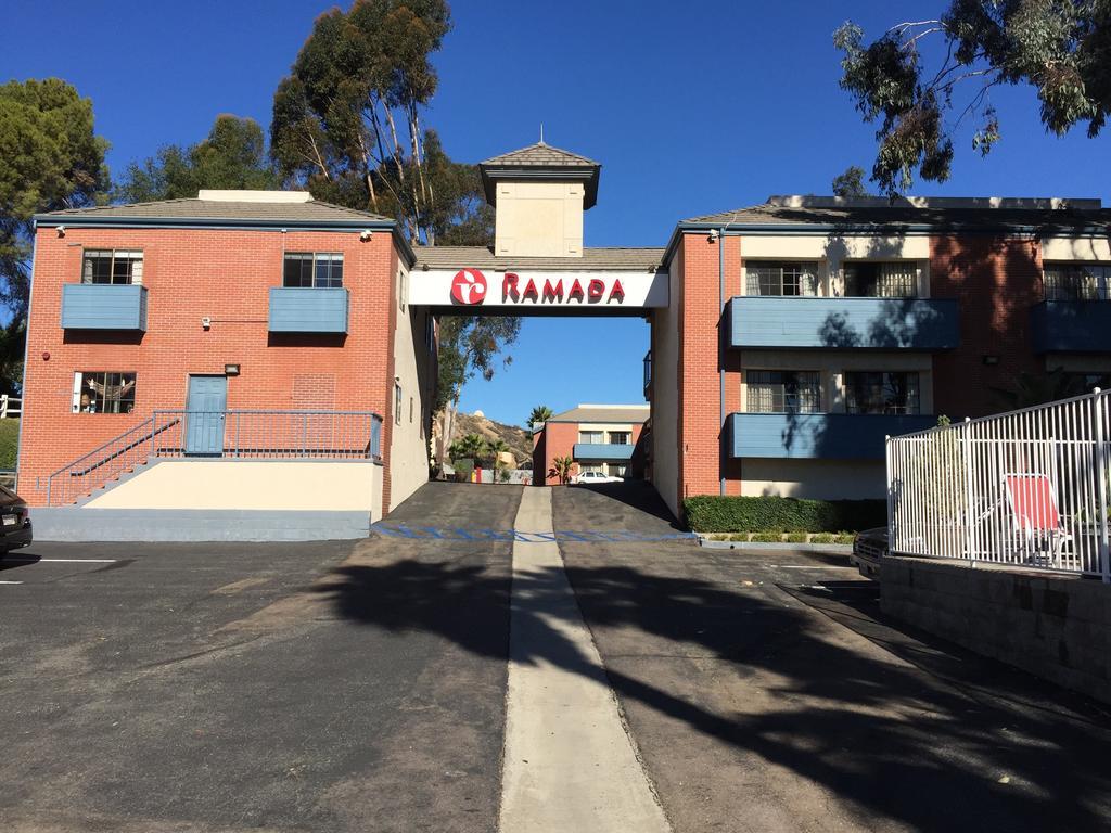 Ramada By Wyndham San Diego Poway Miramar Екстериор снимка