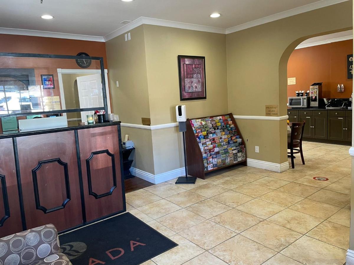 Ramada By Wyndham San Diego Poway Miramar Екстериор снимка