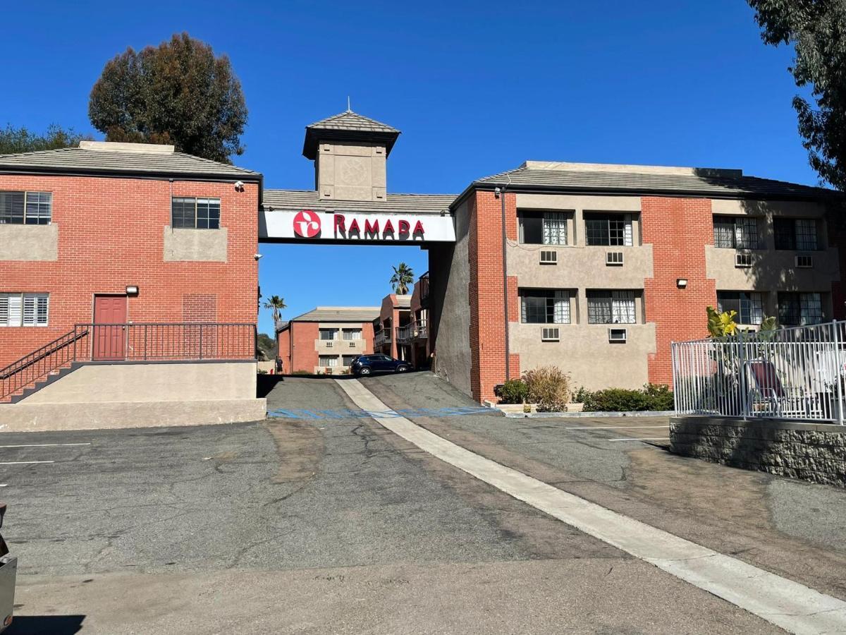 Ramada By Wyndham San Diego Poway Miramar Екстериор снимка