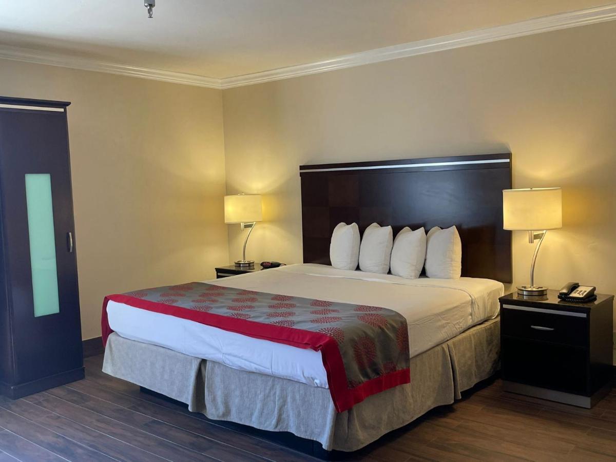 Ramada By Wyndham San Diego Poway Miramar Екстериор снимка