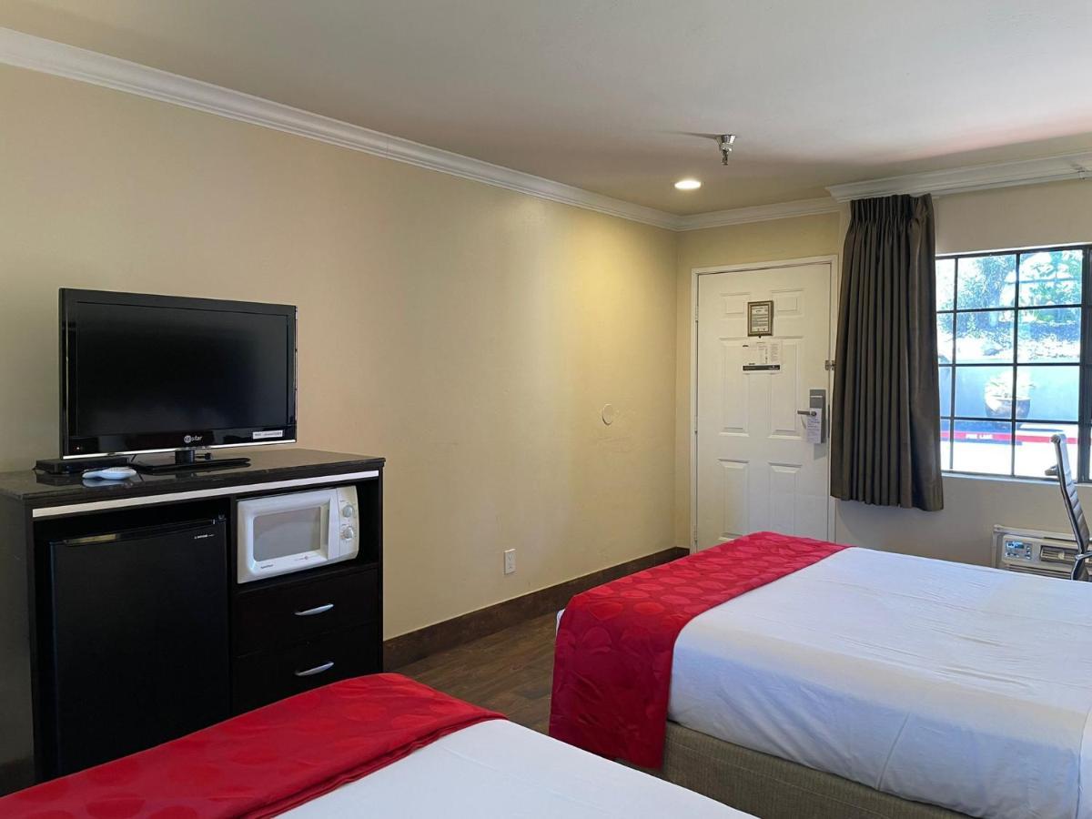 Ramada By Wyndham San Diego Poway Miramar Екстериор снимка