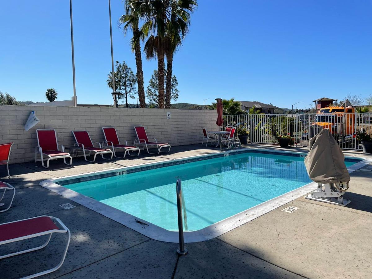 Ramada By Wyndham San Diego Poway Miramar Екстериор снимка