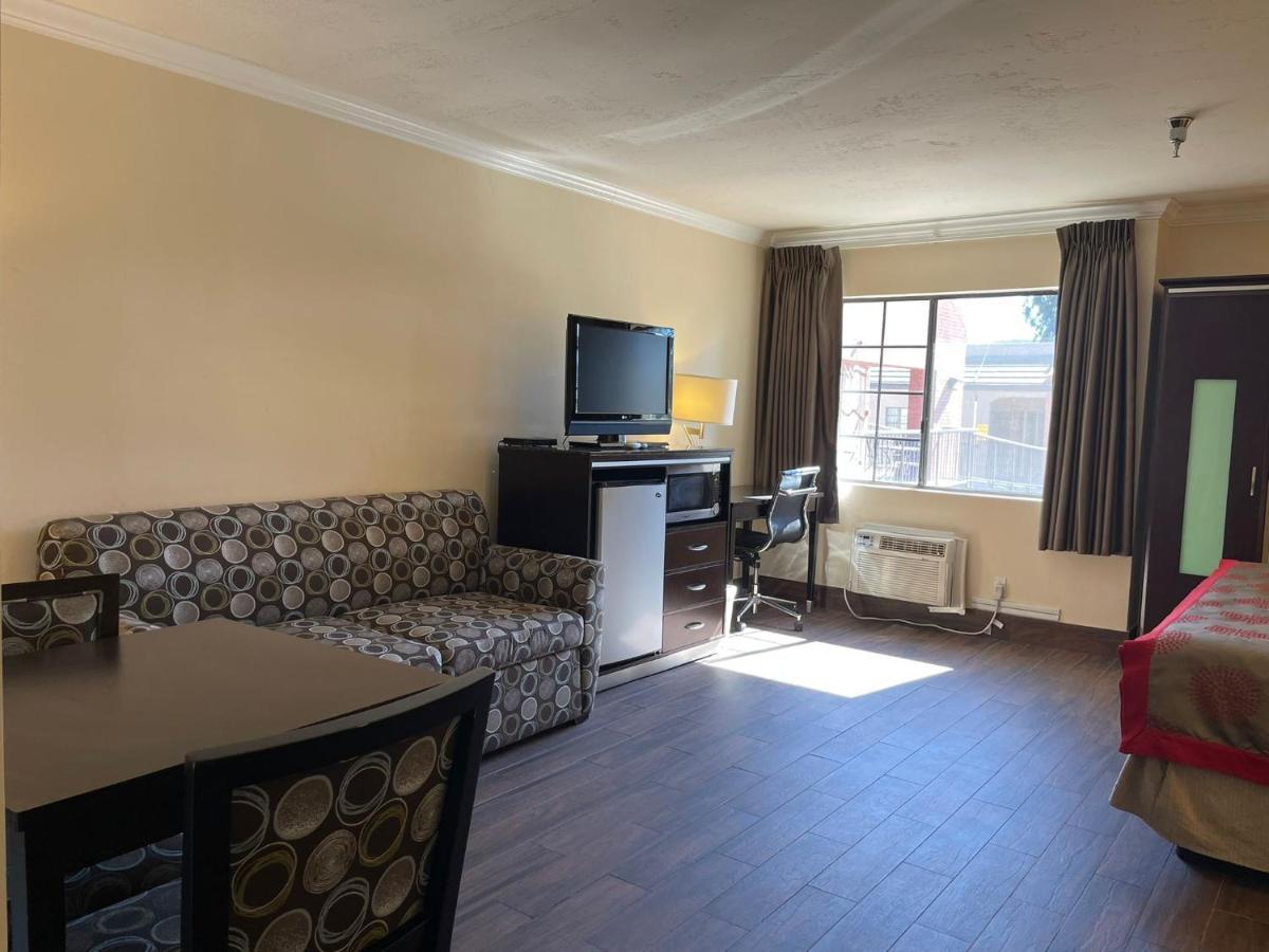 Ramada By Wyndham San Diego Poway Miramar Екстериор снимка