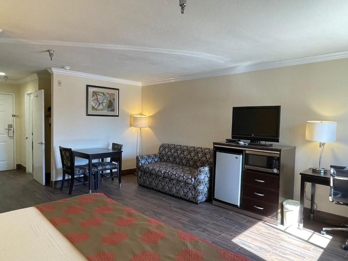 Ramada By Wyndham San Diego Poway Miramar Екстериор снимка