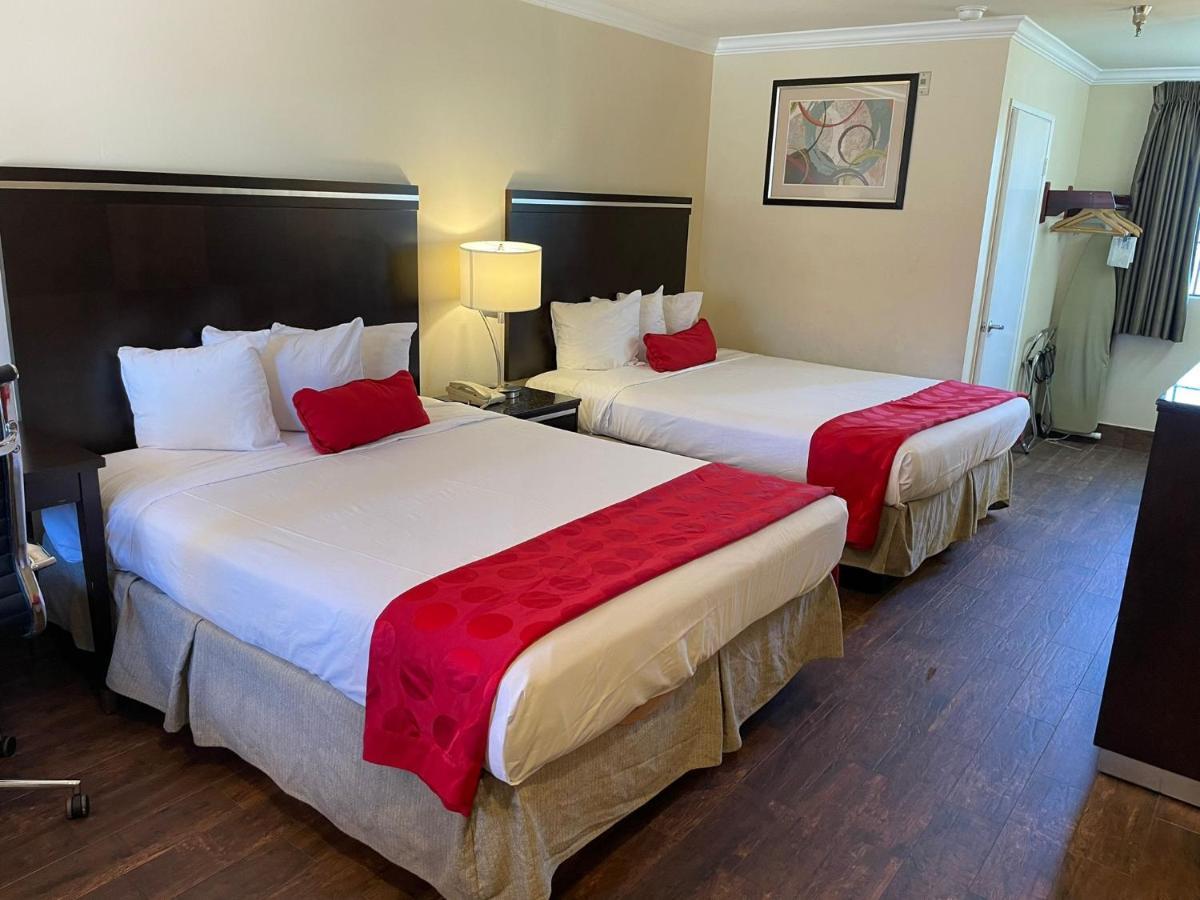 Ramada By Wyndham San Diego Poway Miramar Екстериор снимка