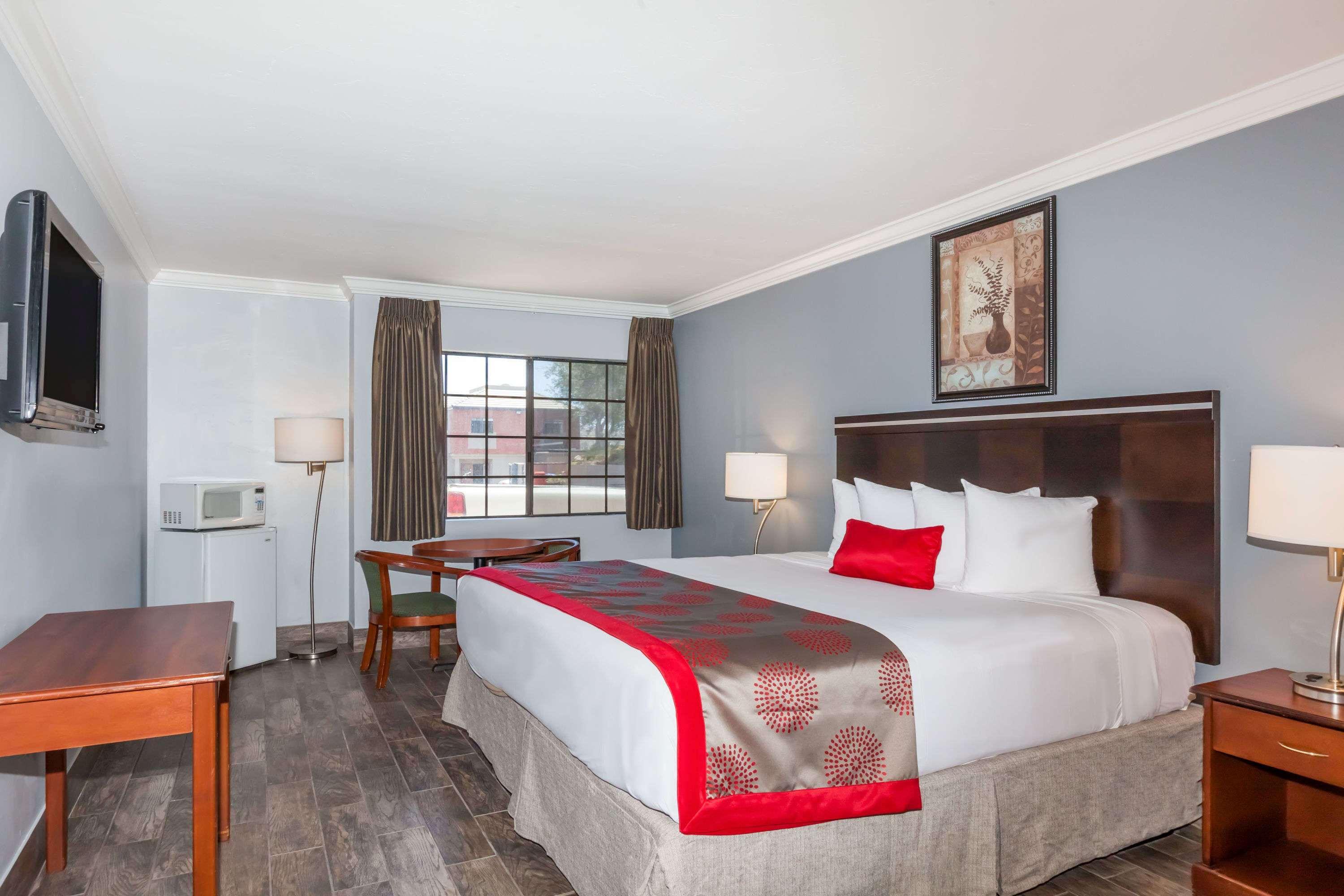 Ramada By Wyndham San Diego Poway Miramar Екстериор снимка