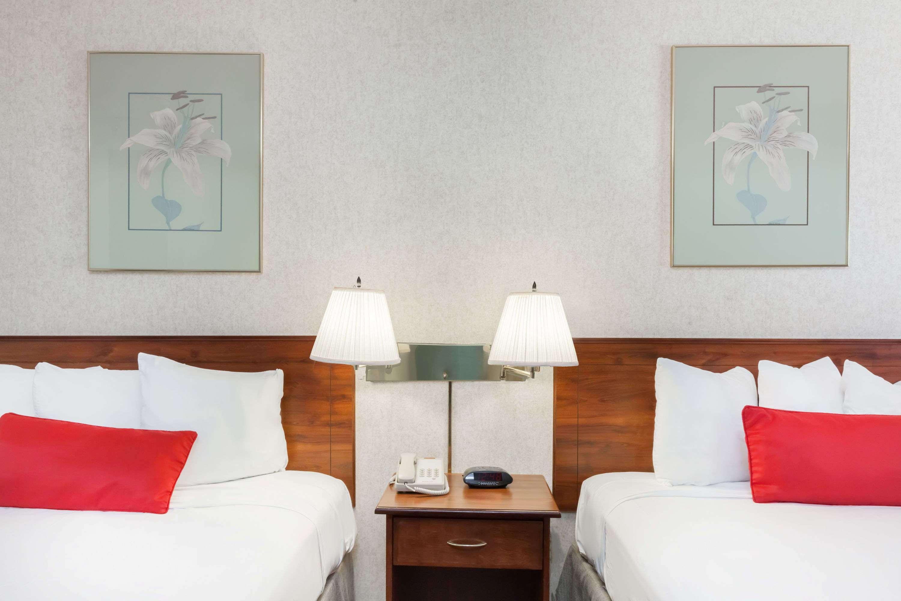 Ramada By Wyndham San Diego Poway Miramar Екстериор снимка