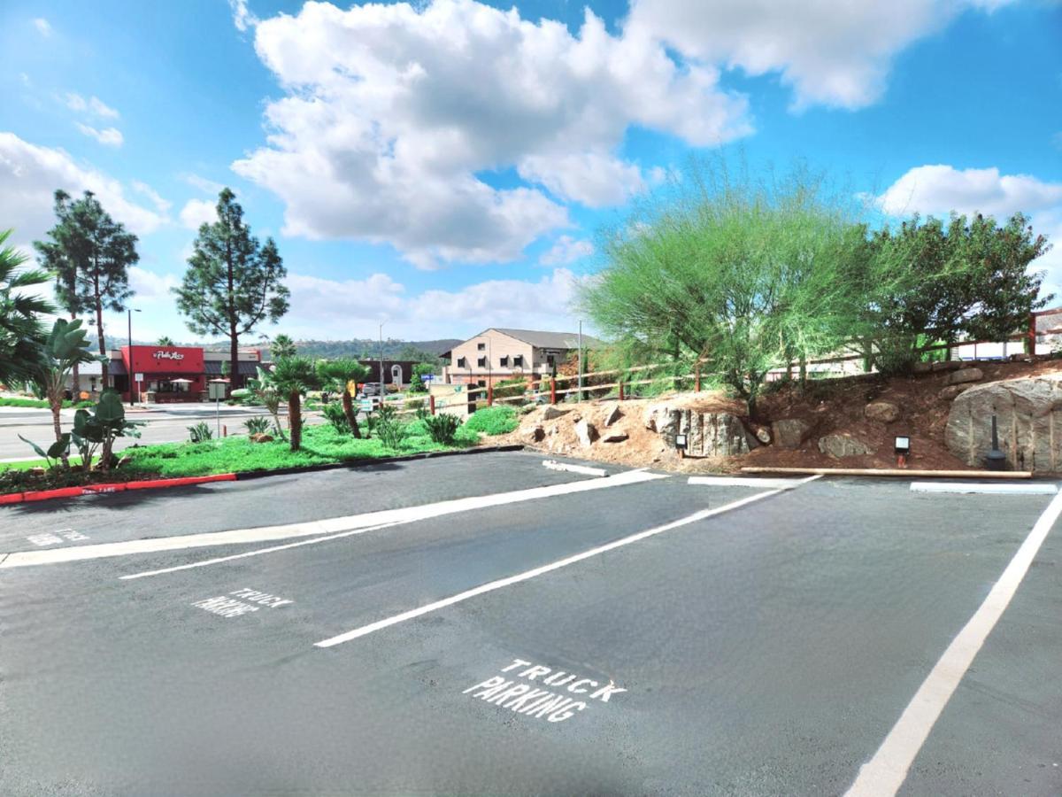 Ramada By Wyndham San Diego Poway Miramar Екстериор снимка