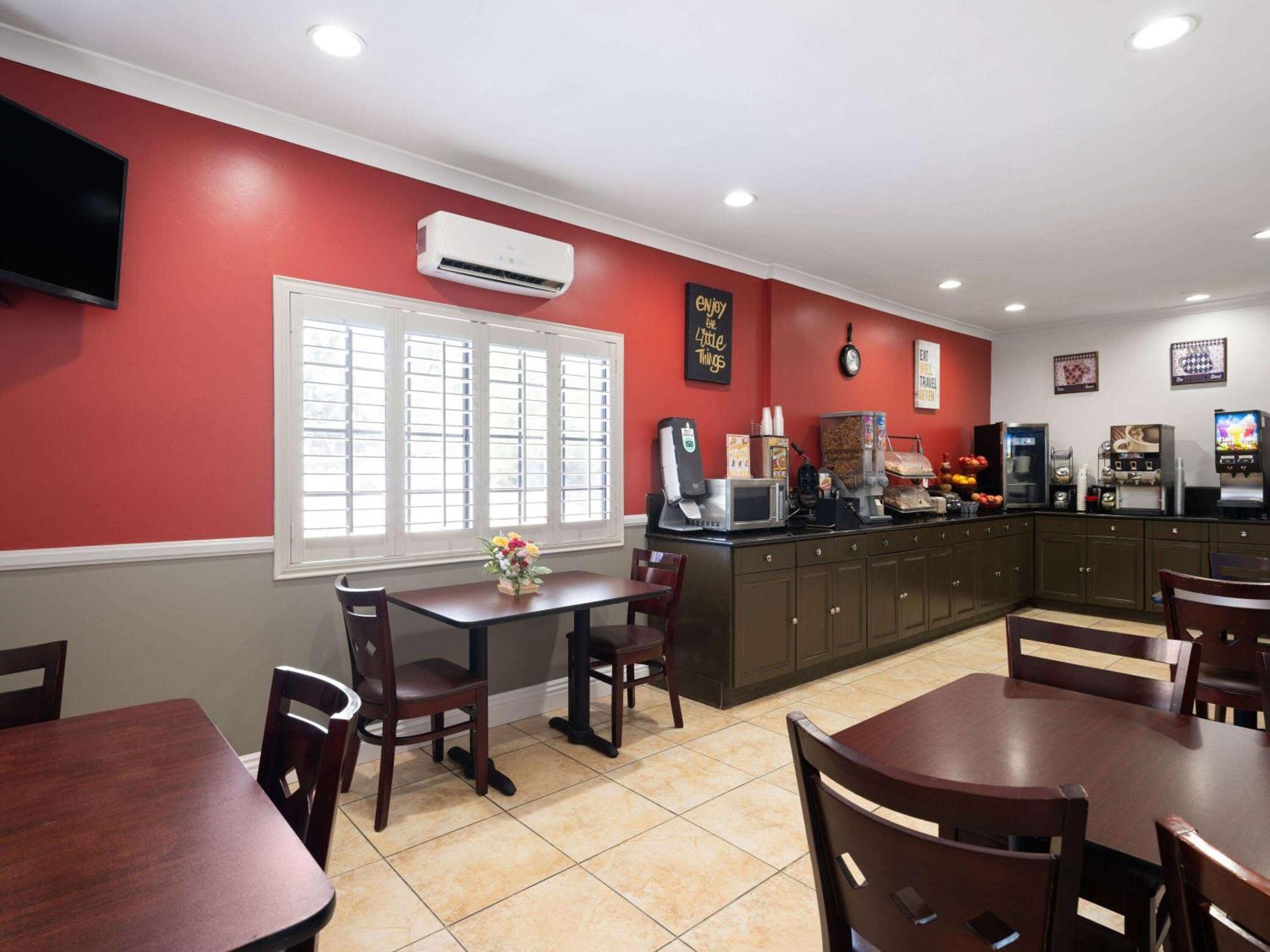 Ramada By Wyndham San Diego Poway Miramar Екстериор снимка