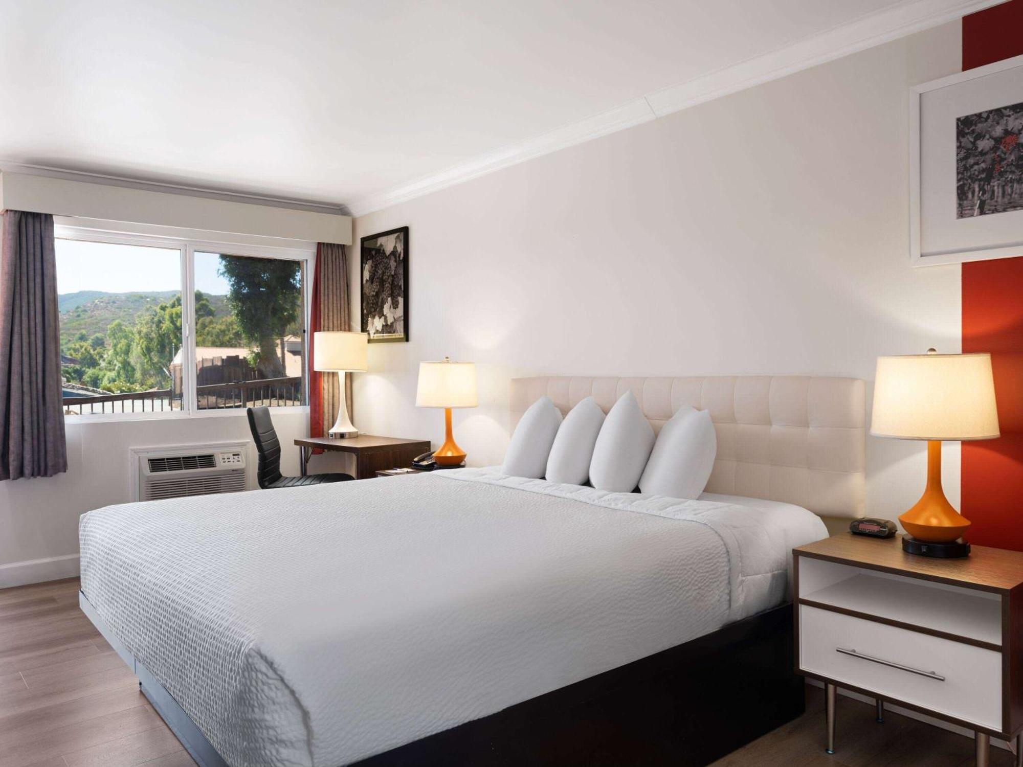 Ramada By Wyndham San Diego Poway Miramar Екстериор снимка