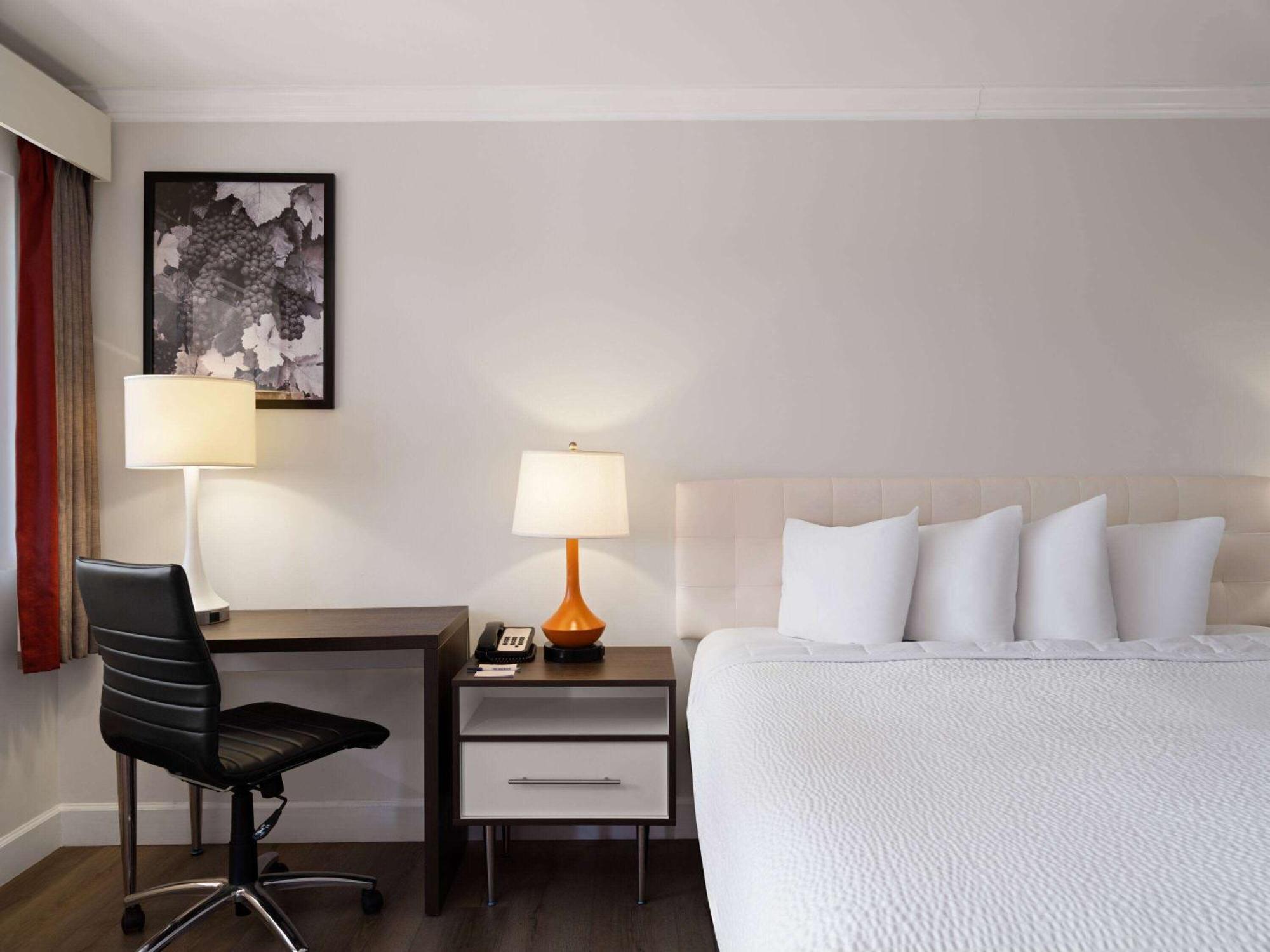 Ramada By Wyndham San Diego Poway Miramar Екстериор снимка