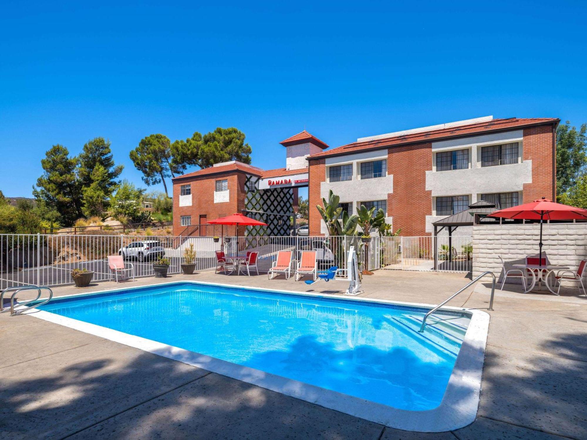 Ramada By Wyndham San Diego Poway Miramar Екстериор снимка