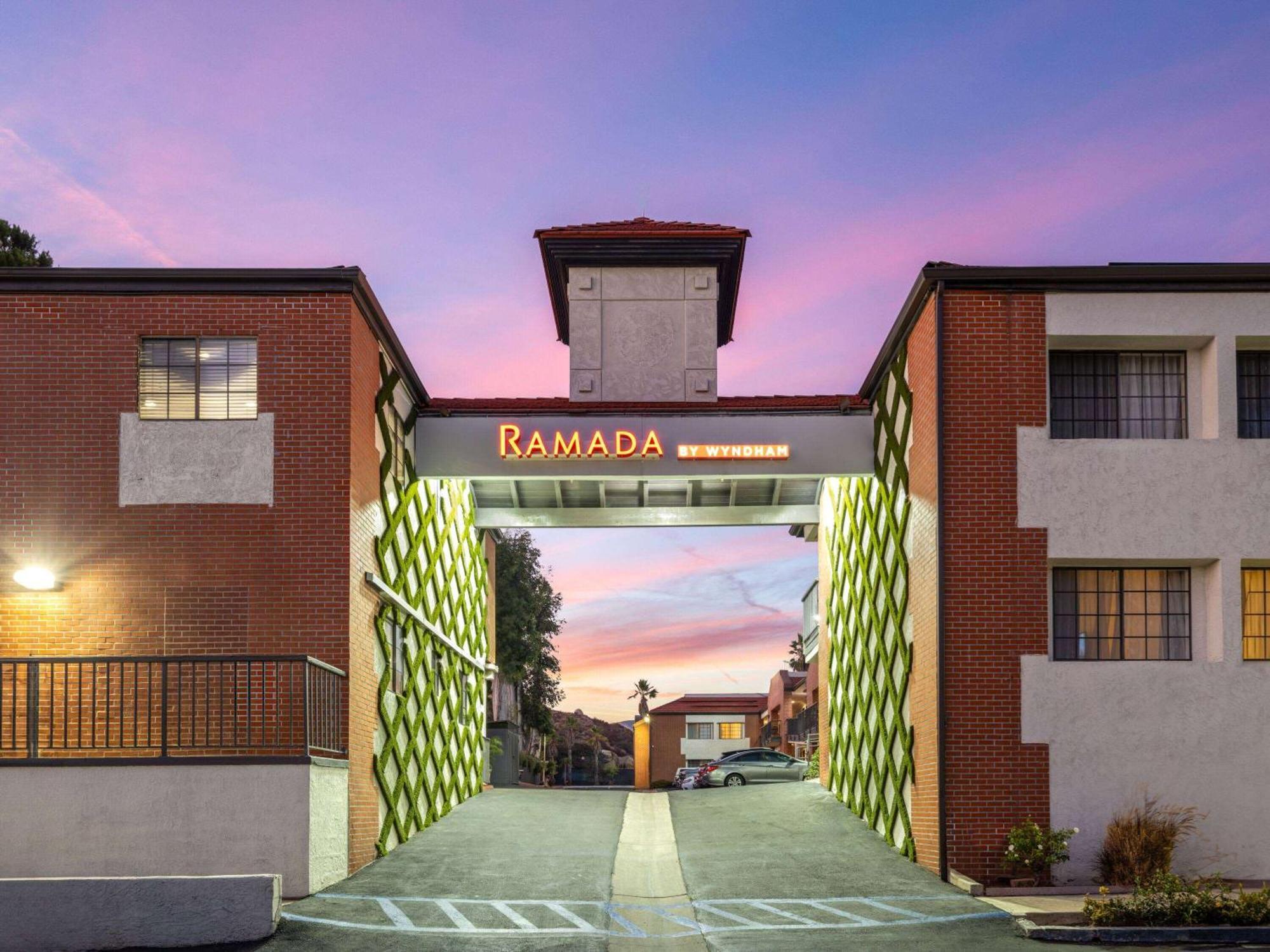 Ramada By Wyndham San Diego Poway Miramar Екстериор снимка