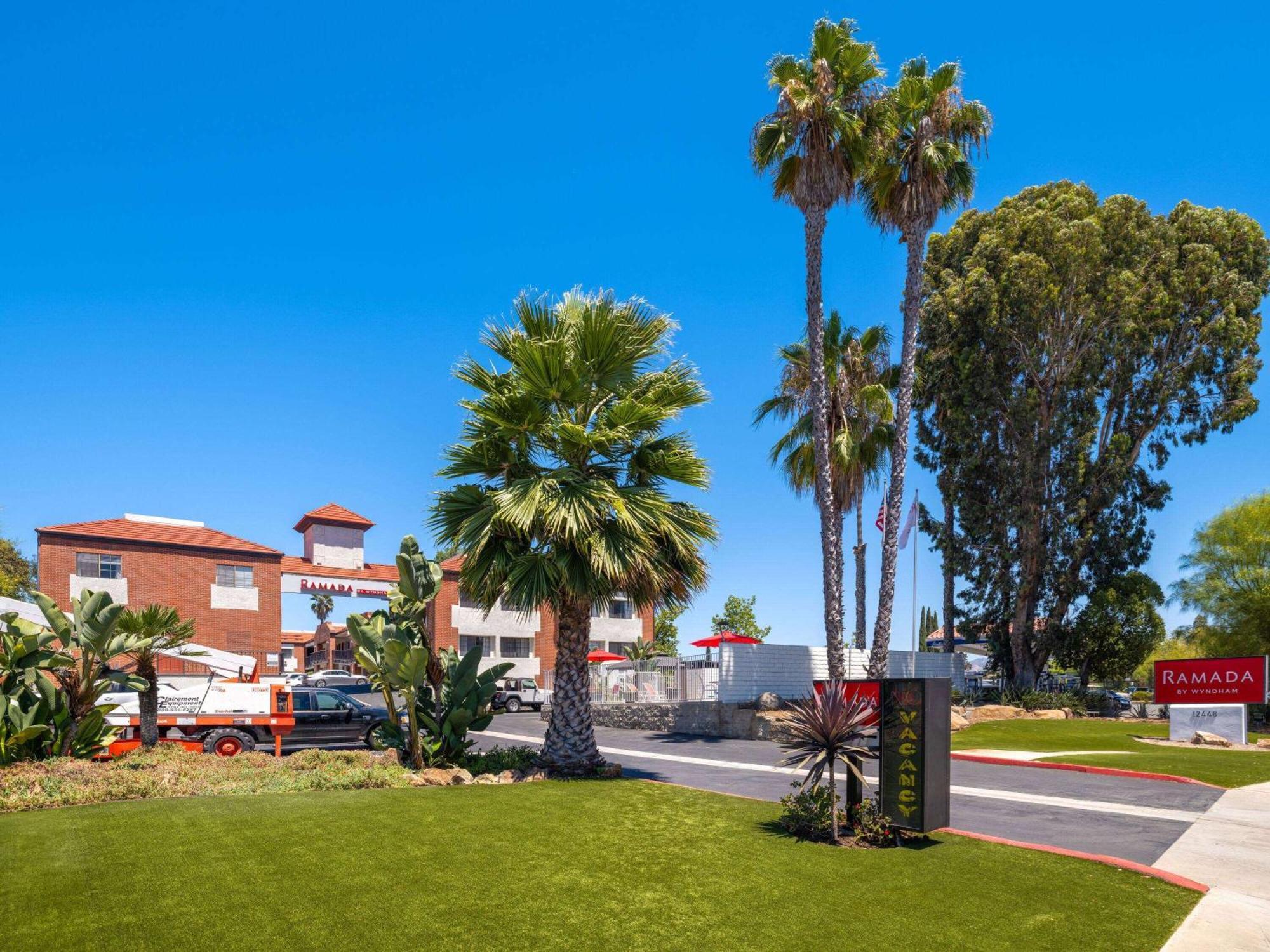 Ramada By Wyndham San Diego Poway Miramar Екстериор снимка