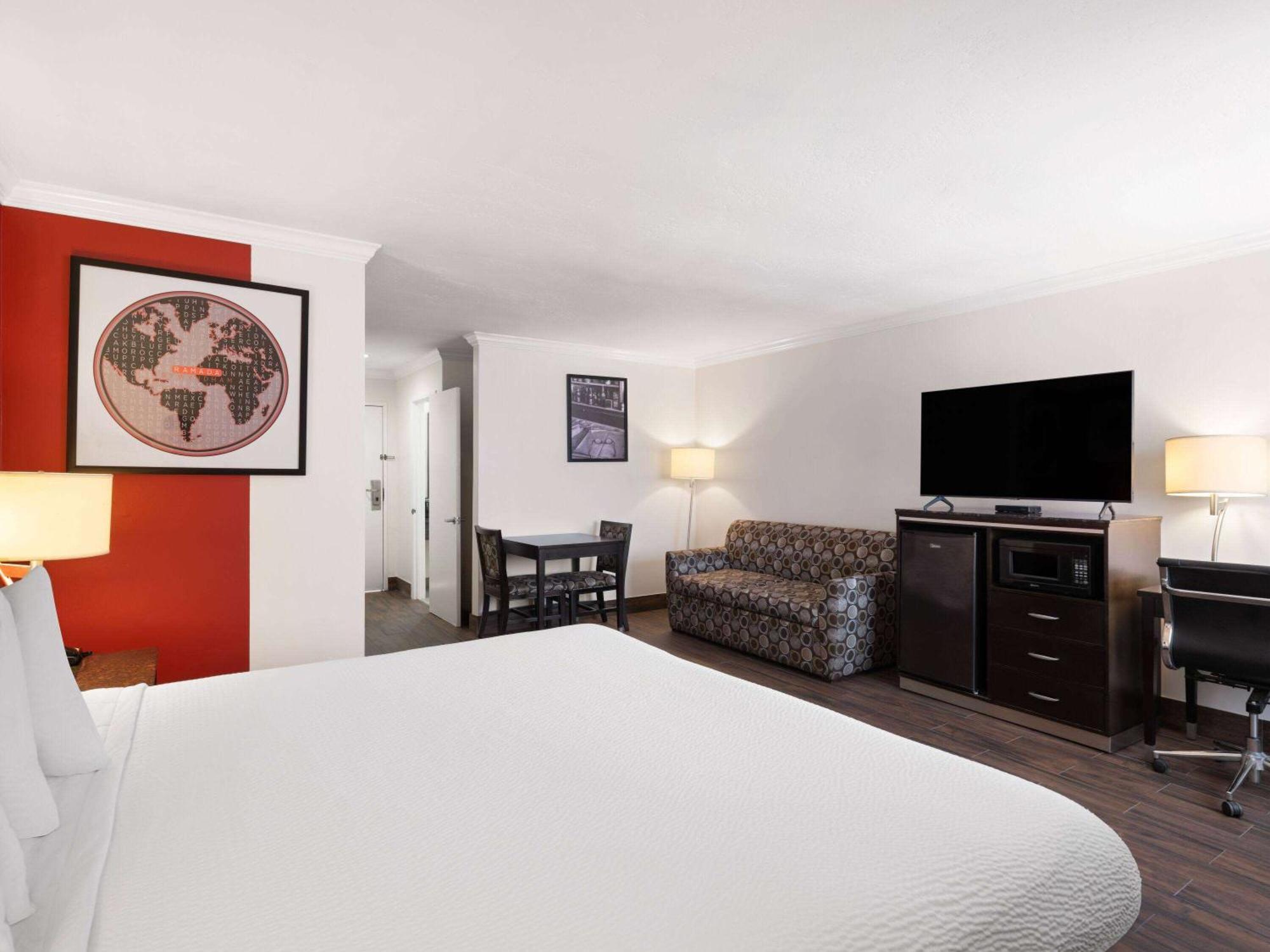 Ramada By Wyndham San Diego Poway Miramar Екстериор снимка